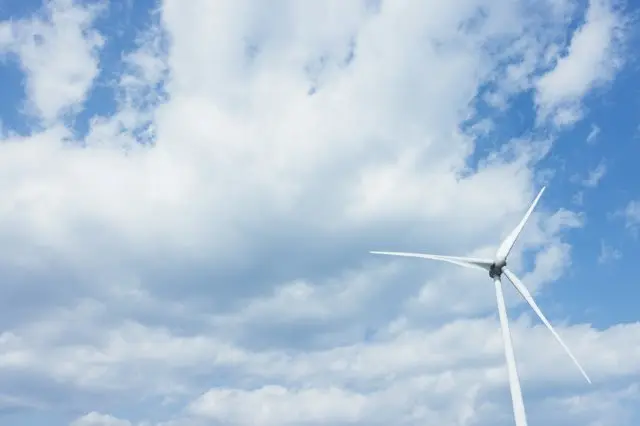 風力発電の風車写真