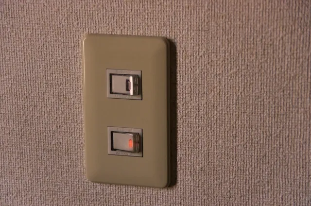 パイロットランプ内蔵のスイッチ