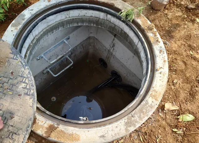 内部に水が侵入し水没したハンドホール